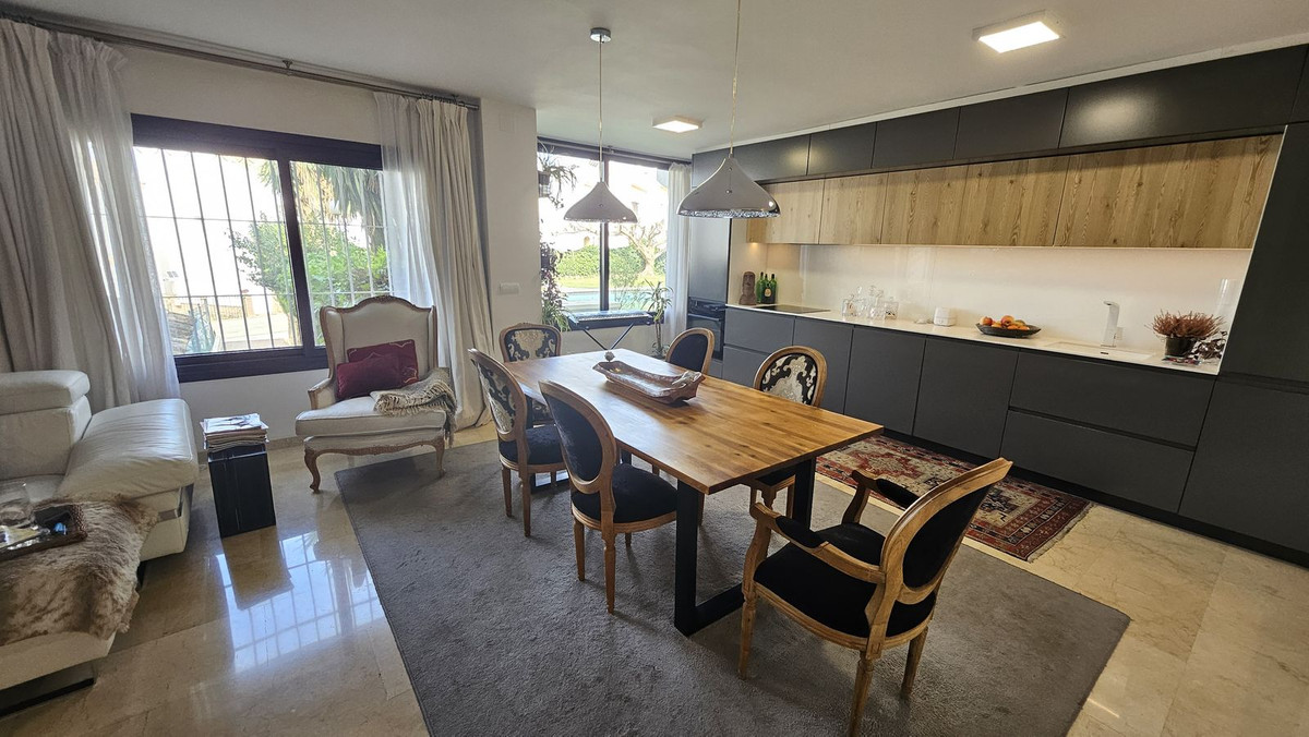 https://cdn.resales-online.com/public/asb71hmq0g/properties/c5de62e2fefc11ee94690217bc231ef4/w1200/1-7980e48d732b6fc85c14b43b94d2aa54.jpg?v=1714912657