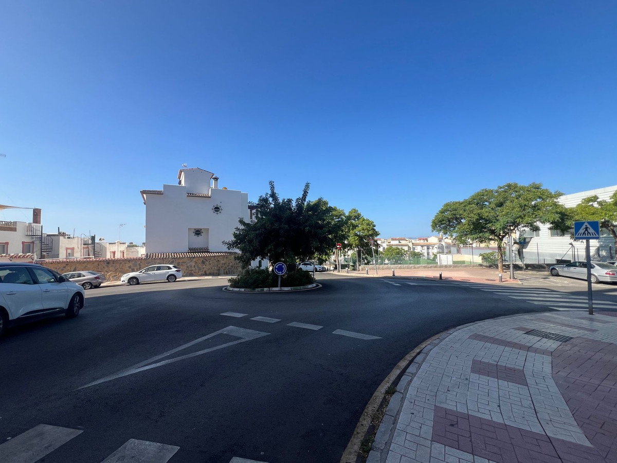 https://cdn.resales-online.com/public/3bbmpql3d8/properties/1ed1f9d1393911ef857e0217bc231ef4/w1200/1-7980e48d732b6fc85c14b43b94d2aa54.jpg?v=1720014114