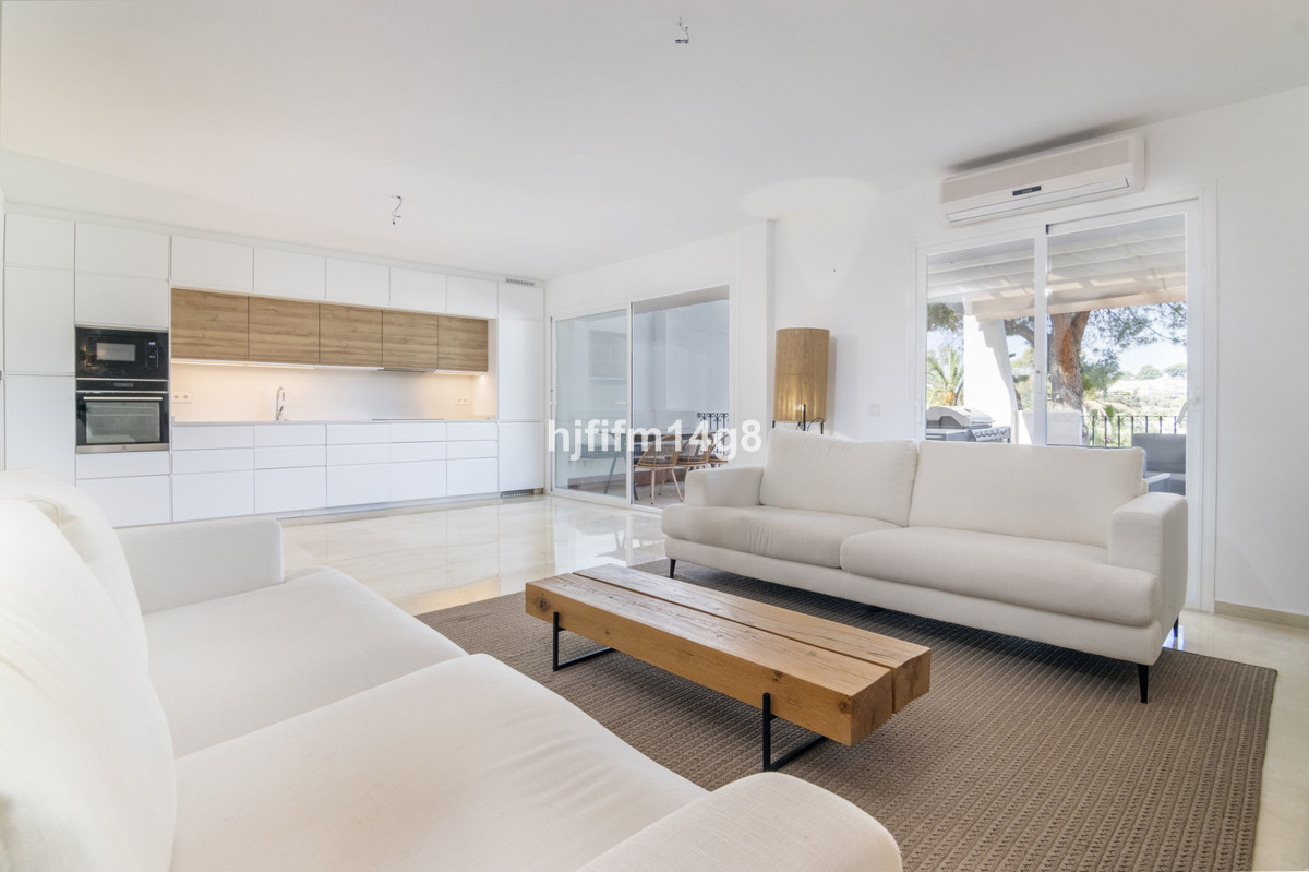 https://cdn.resales-online.com/public/hjfifm14g8/properties/51f5a28b248511ef857e0217bc231ef4/w1200/1-7980e48d732b6fc85c14b43b94d2aa54.jpg?v=1717737649