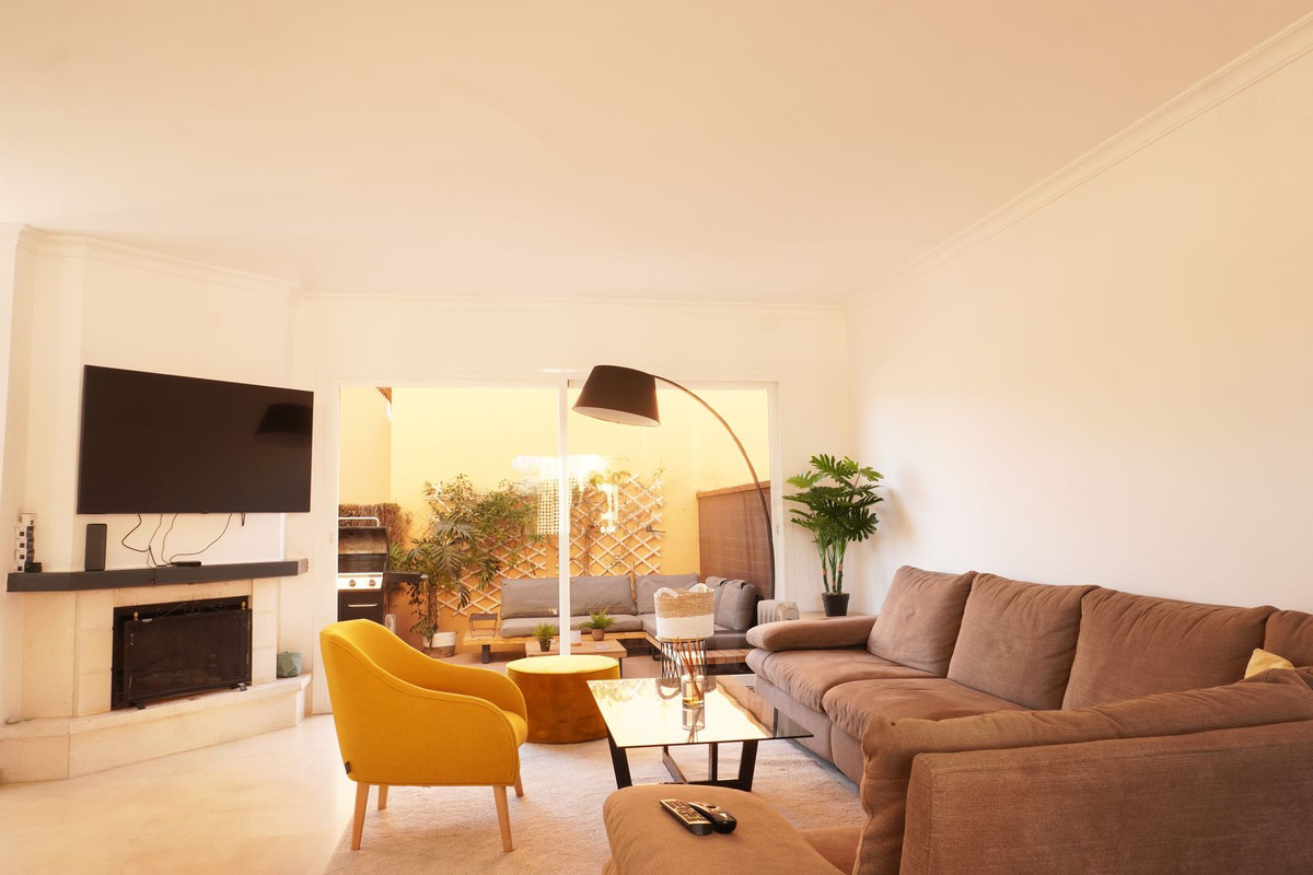 https://cdn.resales-online.com/public/sjq74nobps/properties/ca2b009c237c11ef857e0217bc231ef4/w1200/1-7980e48d732b6fc85c14b43b94d2aa54.jpg?v=1720726894