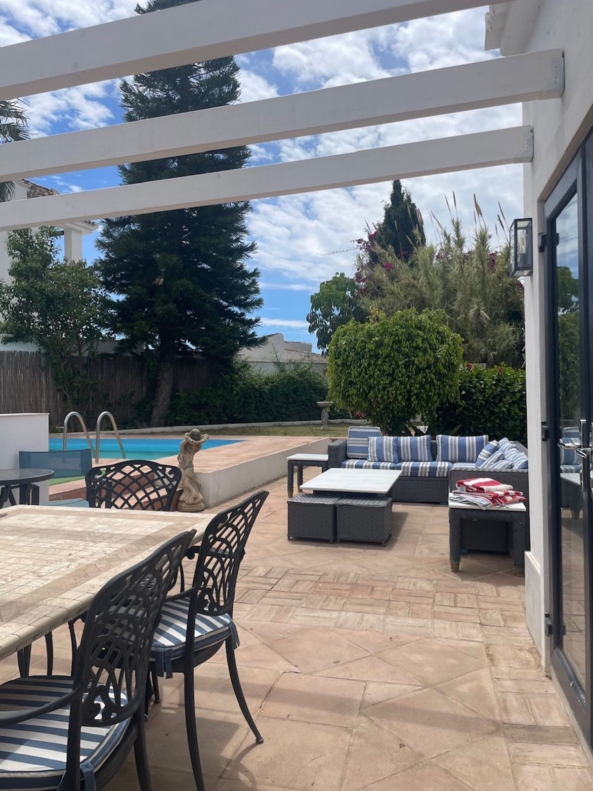https://cdn.resales-online.com/public/lfdk02ac23/properties/2366cb9f111711ef857e0217bc231ef4/w1200/1-7980e48d732b6fc85c14b43b94d2aa54.jpg?v=1715601949