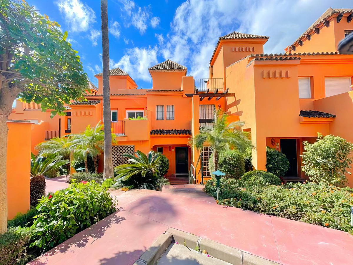 https://cdn.resales-online.com/public/hgk050u44e/properties/f9f747d351e911ef857e0217bc231ef4/w1200/1-7980e48d732b6fc85c14b43b94d2aa54.jpg?v=1722773572