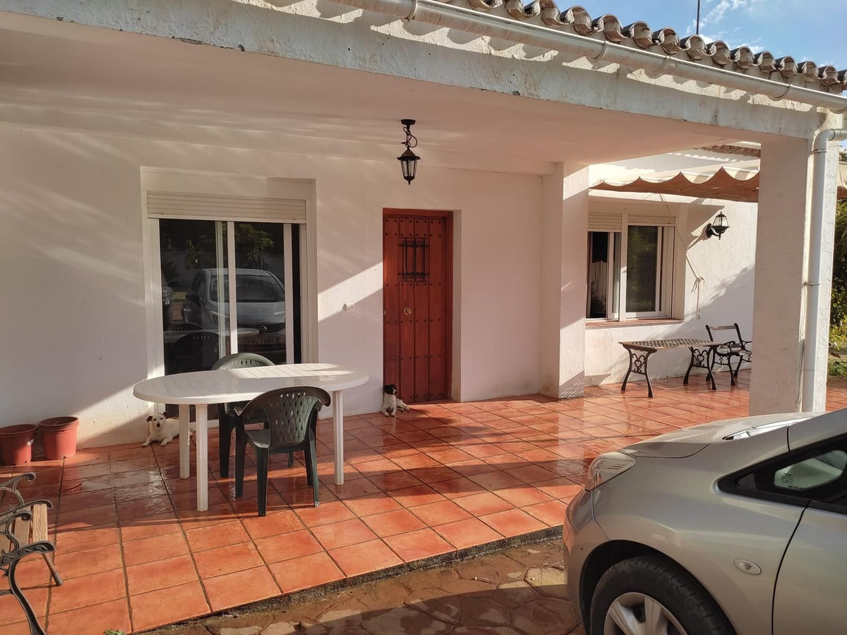 https://cdn.resales-online.com/public/jss4682jto/properties/cd8c47f54d0f11ef857e0217bc231ef4/w1200/1-7980e48d732b6fc85c14b43b94d2aa54.jpg?v=1724180474