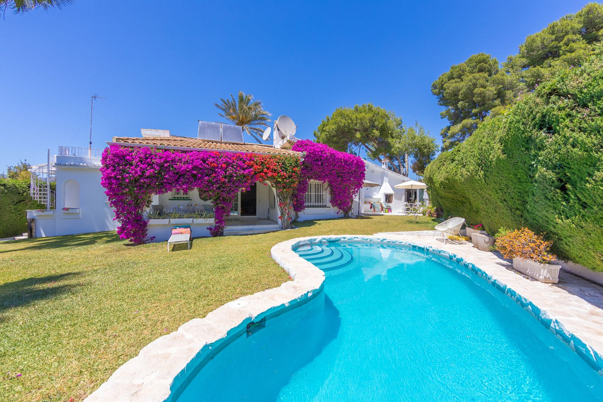 https://cdn.resales-online.com/public/u3l2ad5ic9/properties/c083831413bd11ef857e0217bc231ef4/w1200/1-7980e48d732b6fc85c14b43b94d2aa54.jpg?v=1716824751