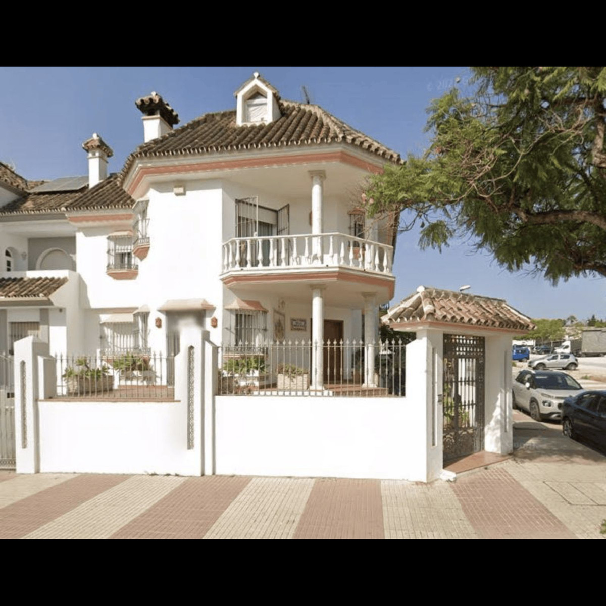 https://cdn.resales-online.com/public/46g3vfh9rc/properties/51d6a35674d811ef9d2d0217bc231ef4/w1200/1-7980e48d732b6fc85c14b43b94d2aa54.jpg?v=1726579814