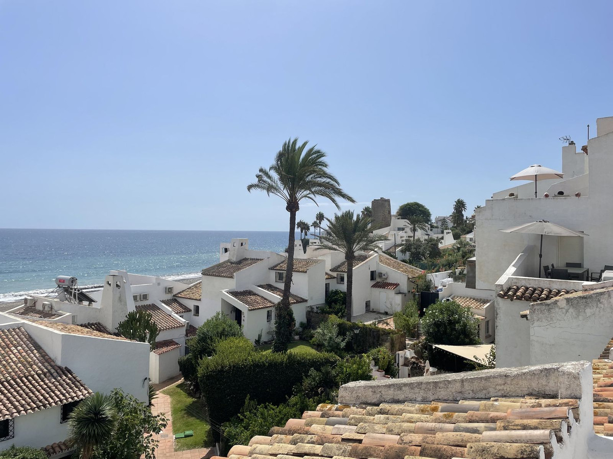 https://cdn.resales-online.com/public/lfdk02ac23/properties/66b8c94a7cbe11ef9d2d0217bc231ef4/w1200/1-7980e48d732b6fc85c14b43b94d2aa54.jpg?v=1727447378