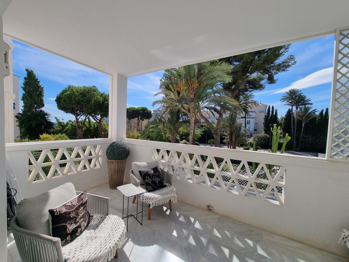 https://cdn.resales-online.com/public/5esv79q6h5/properties/826c2349826111ef9d2d0217bc231ef4/w1200/1-7980e48d732b6fc85c14b43b94d2aa54.jpg?v=1728058060