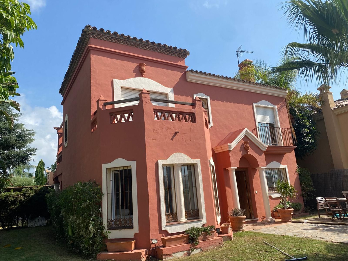 https://cdn.resales-online.com/public/mf919c1vse/properties/7c45ce0d86f211ef9d2d0217bc231ef4/w1200/1-7980e48d732b6fc85c14b43b94d2aa54.jpg?v=1728573233
