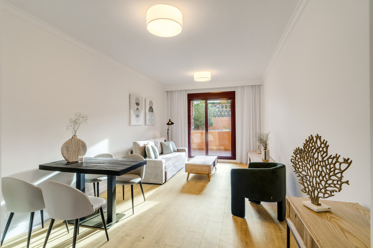 https://cdn.resales-online.com/public/y2bix7xo8m/properties/caf861448b7b11ef84cf0217bc231ef4/w1200/1-7980e48d732b6fc85c14b43b94d2aa54.jpg?v=1729058527