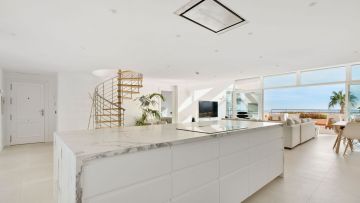 https://cdn.resales-online.com/public/wzh084gdt9/properties/e3c998f38bc011ef84cf0217bc231ef4/w1200/13-5fd73dea700db77384c091ca9818b1a9.jpg?v=1729672432