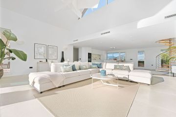 https://cdn.resales-online.com/public/wzh084gdt9/properties/e3c998f38bc011ef84cf0217bc231ef4/w1200/3-e898b2bb2a2fdfd06d2c39894dce8316.jpg?v=1729672432