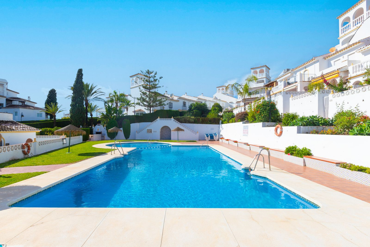 https://cdn.resales-online.com/public/cl741qsv63/properties/edafb6be92a411ef84cf0217bc231ef4/w1200/1-7980e48d732b6fc85c14b43b94d2aa54.jpg?v=1729846700