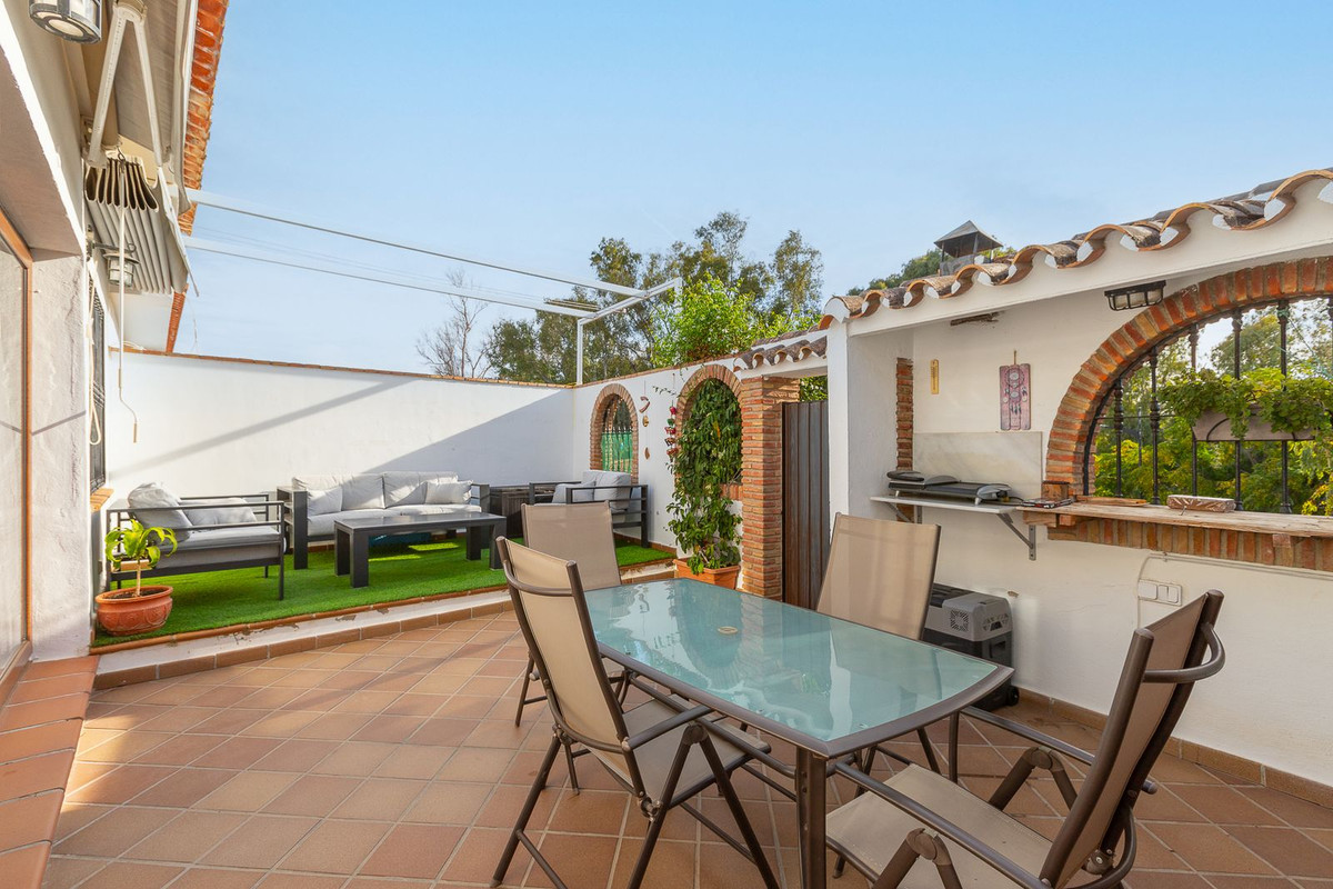 https://cdn.resales-online.com/public/cl741qsv63/properties/4e849b7a9a9b11ef84cf0217bc231ef4/w1200/1-7980e48d732b6fc85c14b43b94d2aa54.jpg?v=1730721330