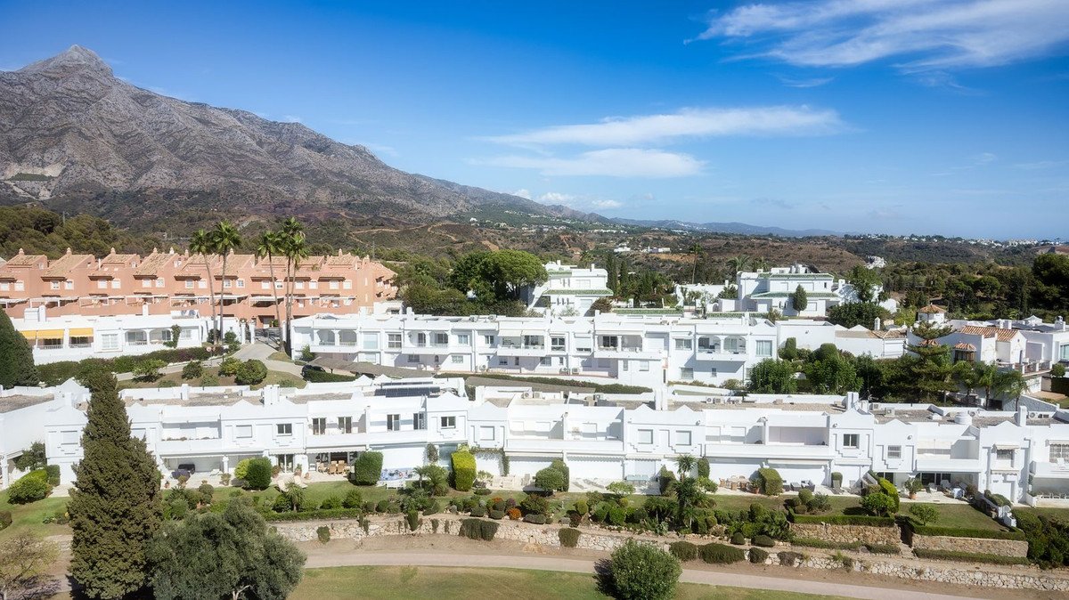 https://cdn.resales-online.com/public/b72l60e93l/properties/ddb057478a2b11ef84cf0217bc231ef4/w1200/1-7980e48d732b6fc85c14b43b94d2aa54.jpg?v=1728915312