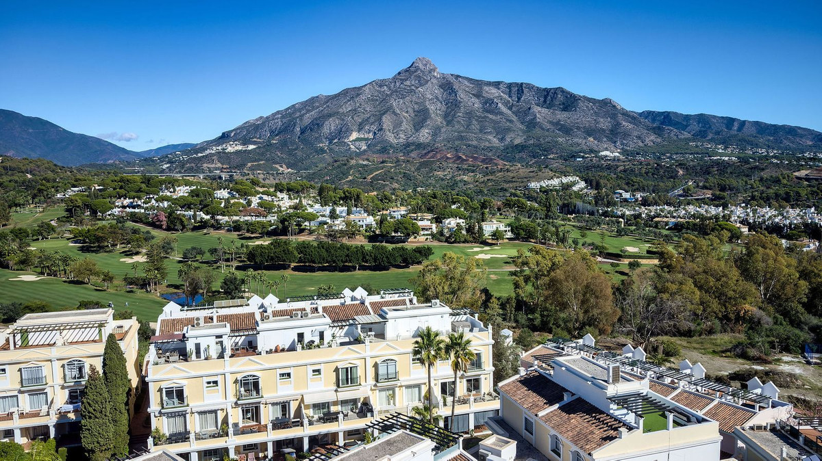 https://cdn.resales-online.com/public/b72l60e93l/properties/4c87aea7954311ef84cf0217bc231ef4/w1200/1-7980e48d732b6fc85c14b43b94d2aa54.jpg?v=1730287346