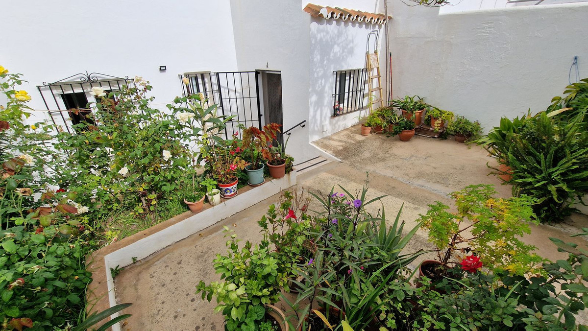 https://cdn.resales-online.com/public/46zgrlay1e/properties/3dc920d39dbb11ef84cf0217bc231ef4/w1200/1-7980e48d732b6fc85c14b43b94d2aa54.jpg?v=1731067020