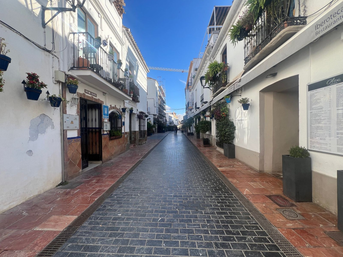 https://cdn.resales-online.com/public/3bbmpql3d8/properties/211d8bdf91ef11ef84cf0217bc231ef4/w1200/1-7980e48d732b6fc85c14b43b94d2aa54.jpg?v=1729768233