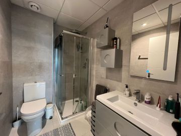 https://cdn.resales-online.com/public/4qs7qt41py/properties/0897f2d3a8eb11ef84cf0217bc231ef4/w1200/22-bcf8e6250e0bab365f900a8ac31ac040.jpg?v=1732295758