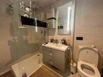 https://cdn.resales-online.com/public/4qs7qt41py/properties/0897f2d3a8eb11ef84cf0217bc231ef4/w1200/24-613bbc26f32d7013d348ef202dd30a43.jpg?v=1732295758