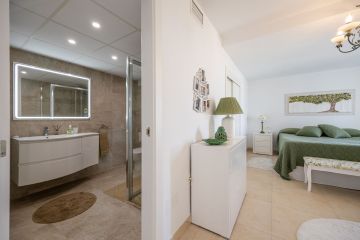 https://cdn.resales-online.com/public/109kmoi1a6/properties/b986a972a8c711ef84cf0217bc231ef4/w1200/16-ec67b526875bf0124b6ce4328a754439.jpg?v=1732280380