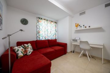 https://cdn.resales-online.com/public/109kmoi1a6/properties/b986a972a8c711ef84cf0217bc231ef4/w1200/24-613bbc26f32d7013d348ef202dd30a43.jpg?v=1732280380