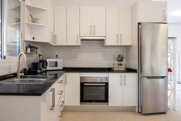 https://cdn.resales-online.com/public/109kmoi1a6/properties/b986a972a8c711ef84cf0217bc231ef4/w1200/31-5e8b9eb86a2d455eeaf43a7bbf3ccd12.jpg?v=1732280380