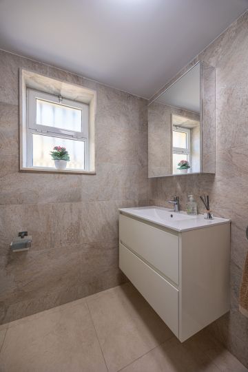 https://cdn.resales-online.com/public/109kmoi1a6/properties/b986a972a8c711ef84cf0217bc231ef4/w1200/34-2e8657844e540eba0189d71f472ffca9.jpg?v=1732280380