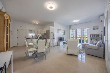 https://cdn.resales-online.com/public/109kmoi1a6/properties/b986a972a8c711ef84cf0217bc231ef4/w1200/36-be7efbbd8b294061d3f27cb7c37865bb.jpg?v=1732280380
