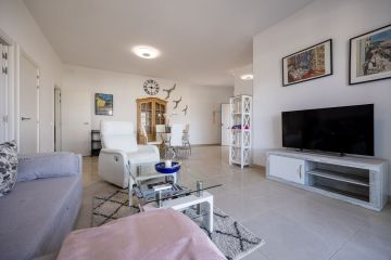 https://cdn.resales-online.com/public/109kmoi1a6/properties/b986a972a8c711ef84cf0217bc231ef4/w1200/38-9b9a71c4c46e127e5c6f91a74b158396.jpg?v=1732280380