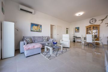https://cdn.resales-online.com/public/109kmoi1a6/properties/b986a972a8c711ef84cf0217bc231ef4/w1200/41-0bdc8f07789df4609410591d8ac779d9.jpg?v=1732280380
