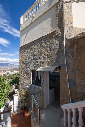 https://cdn.resales-online.com/public/109kmoi1a6/properties/b986a972a8c711ef84cf0217bc231ef4/w1200/50-e047a14369788a95335be886311a4ac9.jpg?v=1732280380
