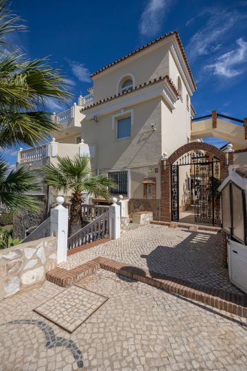 https://cdn.resales-online.com/public/109kmoi1a6/properties/b986a972a8c711ef84cf0217bc231ef4/w1200/53-3072a33e2bffe507cb146ce711615059.jpg?v=1732280380