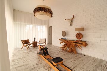 https://cdn.resales-online.com/public/nl6u2jq7nv/properties/8c33d6a9abef11ef84cf0217bc231ef4/w1200/10-bb915d1cb19341576dcdc994b81ab9c5.jpg?v=1732798857