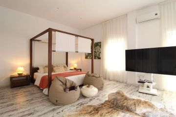 https://cdn.resales-online.com/public/nl6u2jq7nv/properties/8c33d6a9abef11ef84cf0217bc231ef4/w1200/7-aa4cc561180b369757c0bb4af9886cd3.jpg?v=1732640003