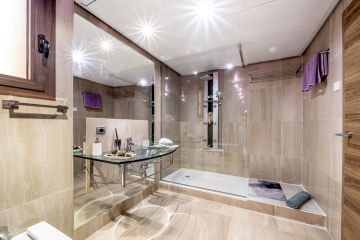 https://cdn.resales-online.com/public/2clagkpr0e/properties/0f7e3380ab4311ef84cf0217bc231ef4/w1200/14-d70dc3102c00d7be0e872dfe1c1f86d7.jpg?v=1732552885