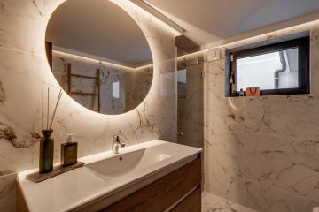 https://cdn.resales-online.com/public/geu0qurz3crsy63m/properties/5b78f398ac8f11ef84cf0217bc231ef4/w1200/36-be7efbbd8b294061d3f27cb7c37865bb.jpg?v=1732695318