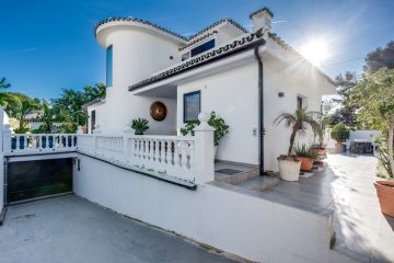 https://cdn.resales-online.com/public/geu0qurz3crsy63m/properties/5b78f398ac8f11ef84cf0217bc231ef4/w1200/45-01c04843d290a76d467d9ac6fc2ef7a6.jpg?v=1732695318