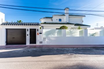 https://cdn.resales-online.com/public/geu0qurz3crsy63m/properties/5b78f398ac8f11ef84cf0217bc231ef4/w1200/47-b3a03718b4ecea17fd5585e425dce0e2.jpg?v=1732695318