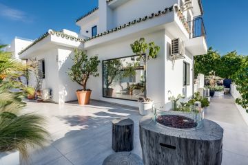 https://cdn.resales-online.com/public/geu0qurz3crsy63m/properties/5b78f398ac8f11ef84cf0217bc231ef4/w1200/6-241328e1bcc9c0d8ce1222beb6c967a8.jpg?v=1732695318
