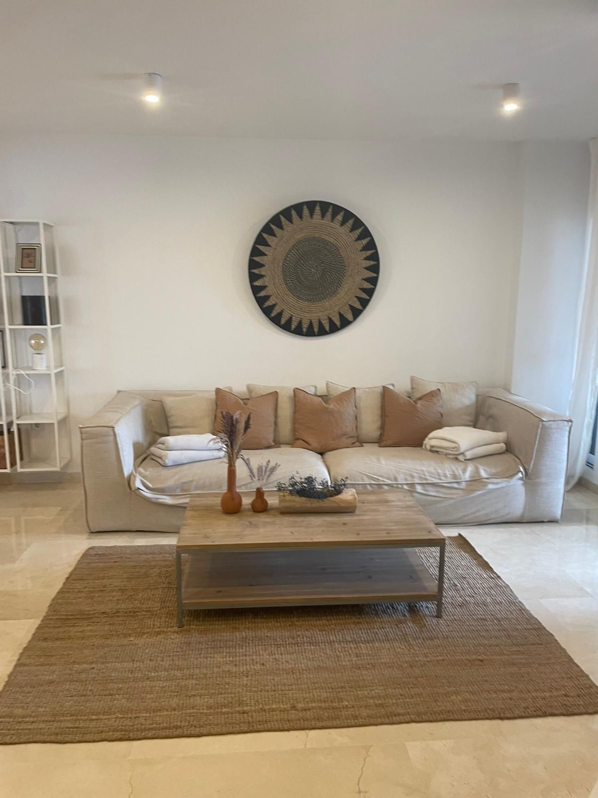 https://cdn.resales-online.com/public/vj79r8sgv9/properties/4318d3c8b09c11ef84cf0217bc231ef4/w1200/1-7980e48d732b6fc85c14b43b94d2aa54.jpg?v=1733145402
