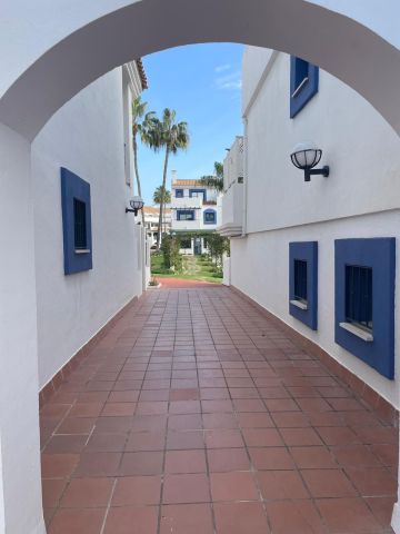 https://cdn.resales-online.com/public/vj79r8sgv9/properties/4318d3c8b09c11ef84cf0217bc231ef4/w1200/17-dd5fcd4f0eb487dfa3803f7e20814c0e.jpg?v=1733316313