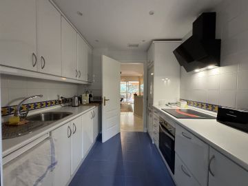 https://cdn.resales-online.com/public/jhv5u66b5s/properties/befa3edbb16511ef84cf0217bc231ef4/w1200/30-5e8634ec9576c9ad4825a6dec5b5d375.jpg?v=1733232887