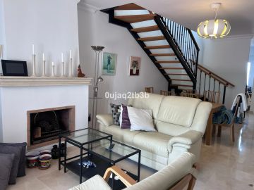 https://cdn.resales-online.com/public/0ujaq2tb3b/properties/38e4d417b15f11ef84cf0217bc231ef4/w1200/4-c23c0f86247804fa50226aecd8b0b2c8.jpg?v=1733224400