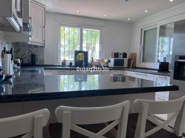 https://cdn.resales-online.com/public/0ujaq2tb3b/properties/38e4d417b15f11ef84cf0217bc231ef4/w1200/7-aa4cc561180b369757c0bb4af9886cd3.jpg?v=1733224400