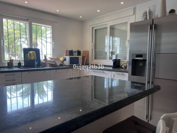 https://cdn.resales-online.com/public/0ujaq2tb3b/properties/38e4d417b15f11ef84cf0217bc231ef4/w1200/8-e64a9055bba3e77ac8aca3b893cdf826.jpg?v=1733224400