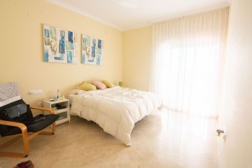 https://cdn.resales-online.com/public/sb5m6pabs6/properties/54f75b82b09d11ef84cf0217bc231ef4/w1200/14-d70dc3102c00d7be0e872dfe1c1f86d7.jpg?v=1733241711