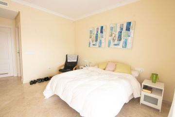 https://cdn.resales-online.com/public/sb5m6pabs6/properties/54f75b82b09d11ef84cf0217bc231ef4/w1200/15-11d12f2f454f2f5e9b981fdd8b901d51.jpg?v=1733241711