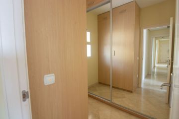 https://cdn.resales-online.com/public/sb5m6pabs6/properties/54f75b82b09d11ef84cf0217bc231ef4/w1200/16-ec67b526875bf0124b6ce4328a754439.jpg?v=1733241711
