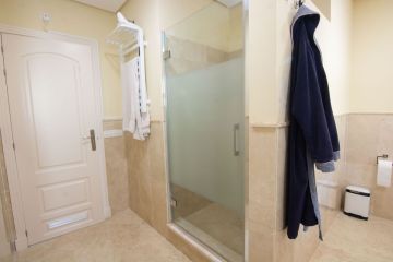 https://cdn.resales-online.com/public/sb5m6pabs6/properties/54f75b82b09d11ef84cf0217bc231ef4/w1200/18-cc72f169493c096e712837ff5d8b6e41.jpg?v=1733241711