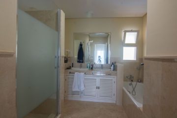 https://cdn.resales-online.com/public/sb5m6pabs6/properties/54f75b82b09d11ef84cf0217bc231ef4/w1200/20-d1f7658cbe4ba6cd8666fec30fba80ad.jpg?v=1733241711